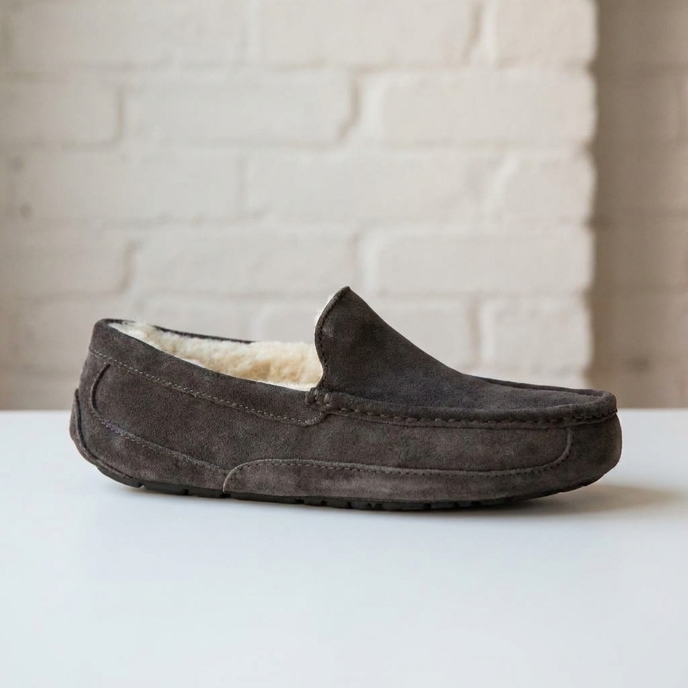 NEW UGG men's ascot loafer style slippers in espresso